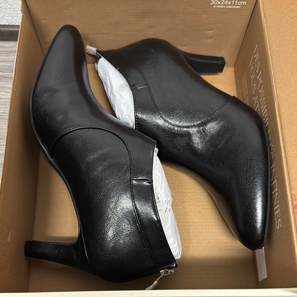 LifeStride Georgia Bootie (WIDE) - Picture 2 of 8